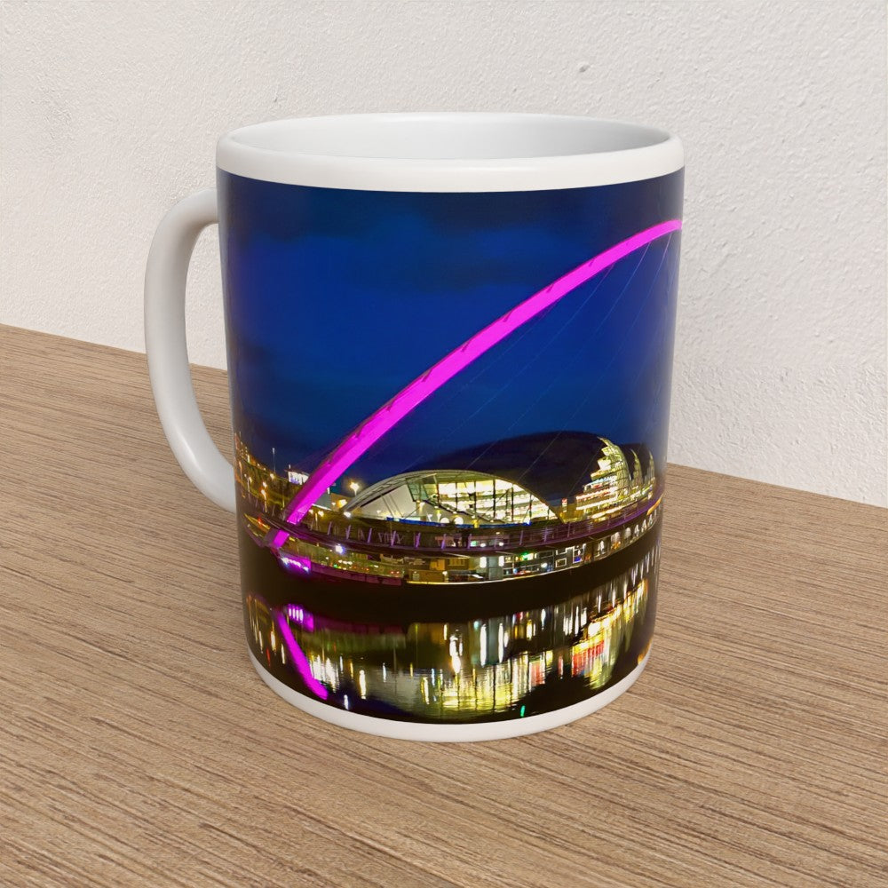 Mug with a stadium design featuring a pink light on a wooden surface