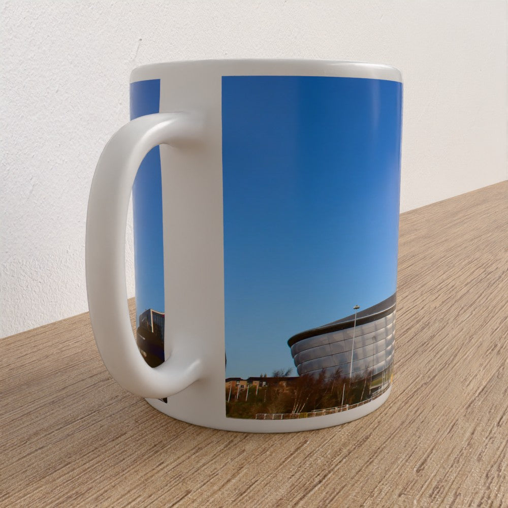 Mug with a blue sky and architectural design on a wooden surface